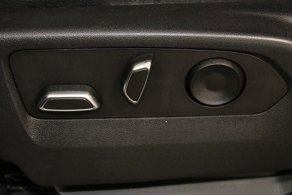 Used 2023 GMC Yukon Denali image 16