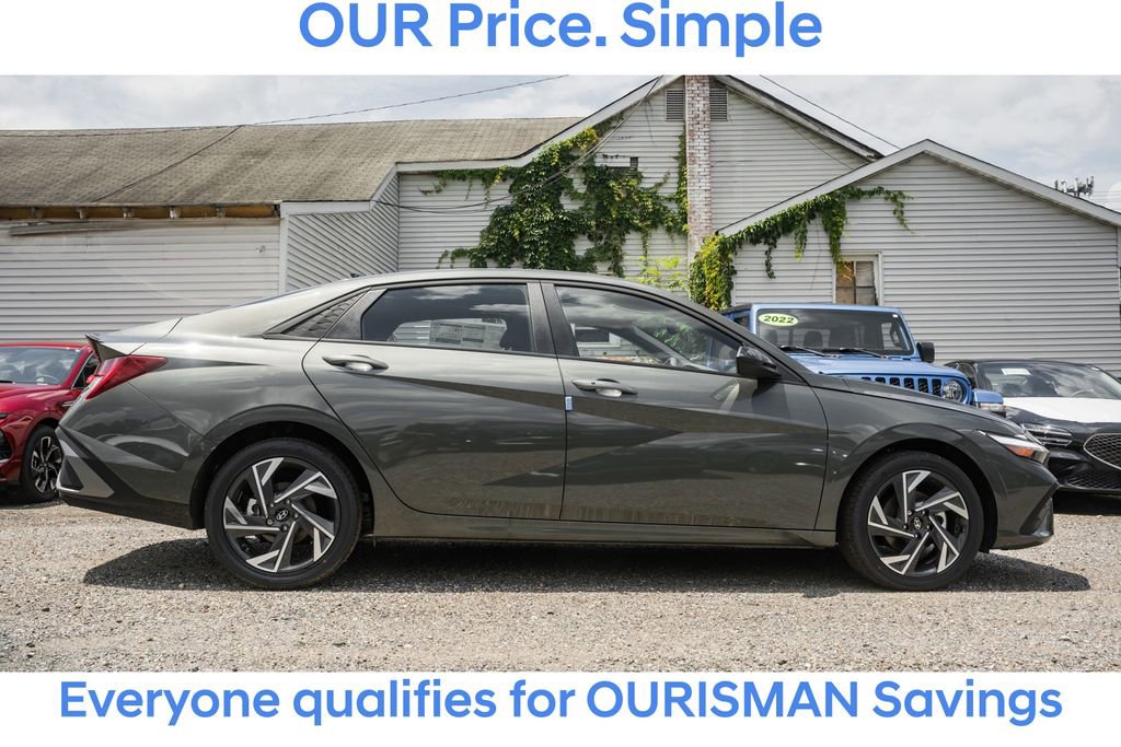 New 2025 Hyundai Elantra SEL image 3