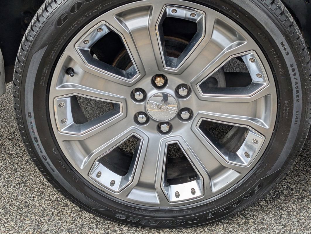 Used 2003 GMC Yukon XL Denali image 29