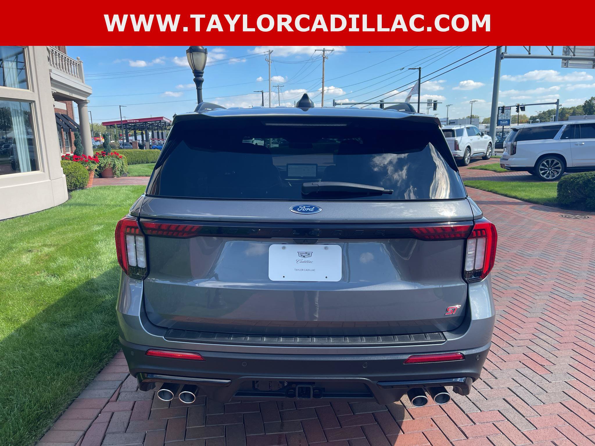 Used 2025 Ford Explorer ST AWD/4WD image 9