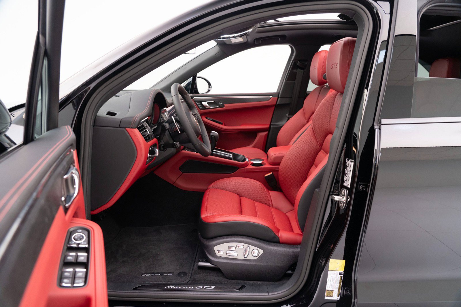 New 2026 Porsche Macan GTS image 18