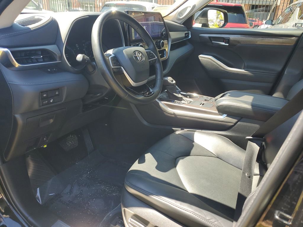 Used 2023 Toyota Highlander Limited w/ Protection Package #3 (TMS) image 23