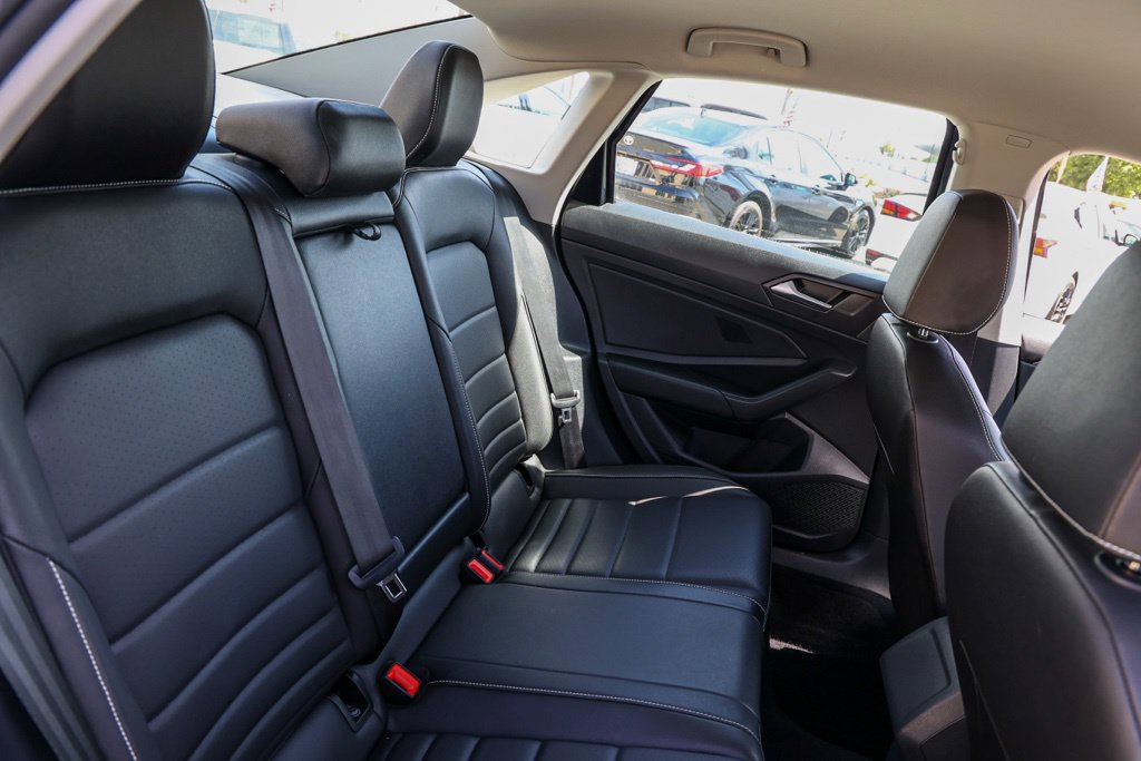 Used 2024 Volkswagen Jetta SE FWD image 17