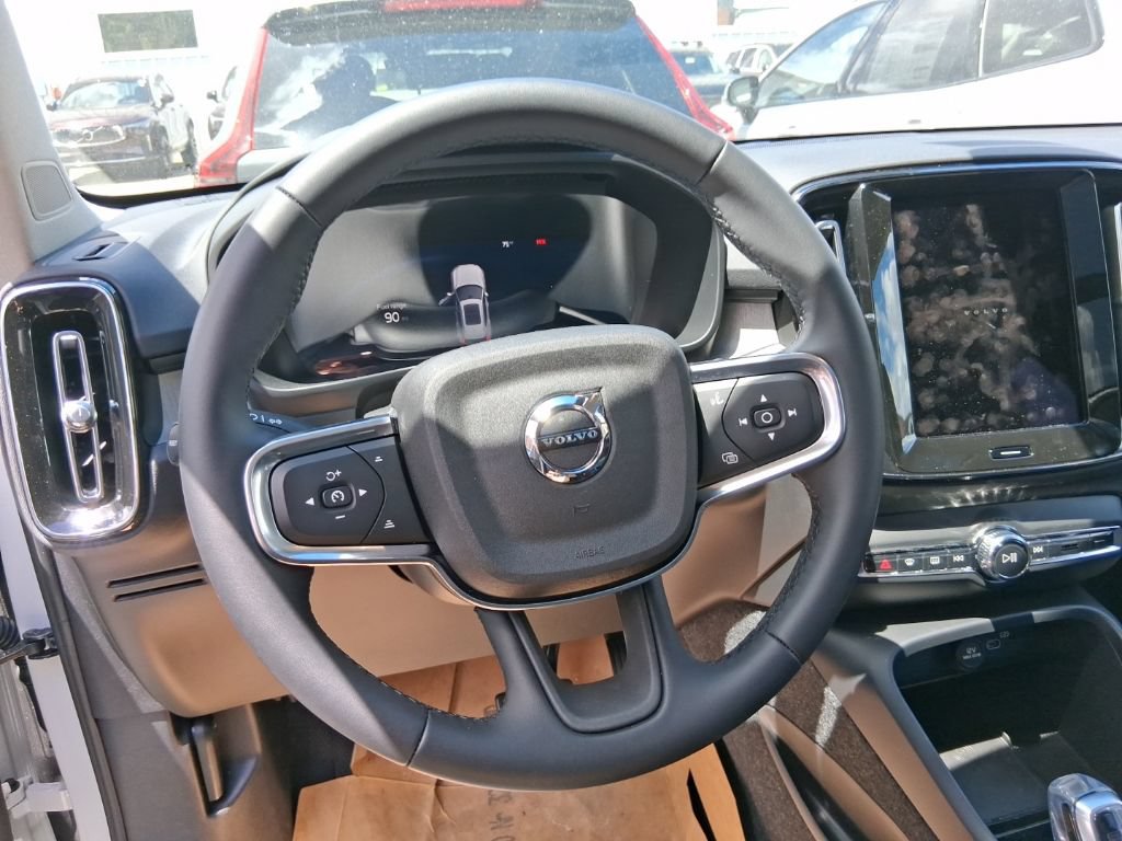 New 2026 Volvo XC40 B5 Plus w/ Protection Package Premier AWD/4WD image 12