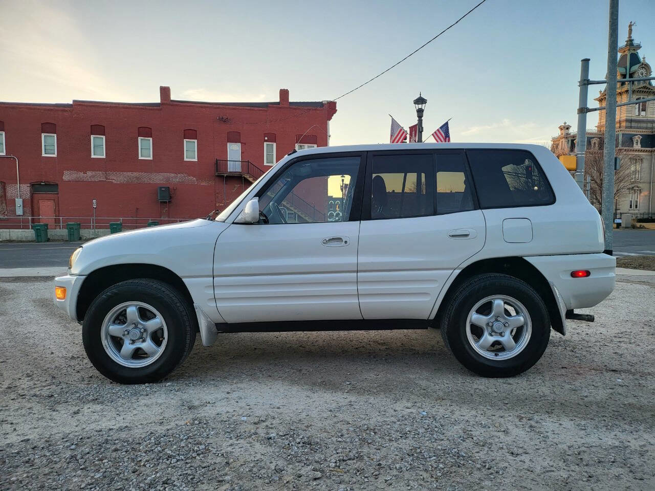 Used 1999 Toyota RAV4 4WD 4-Door image 2