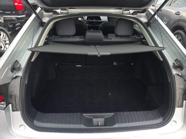 Used 2025 Toyota Prius LE FWD image 7