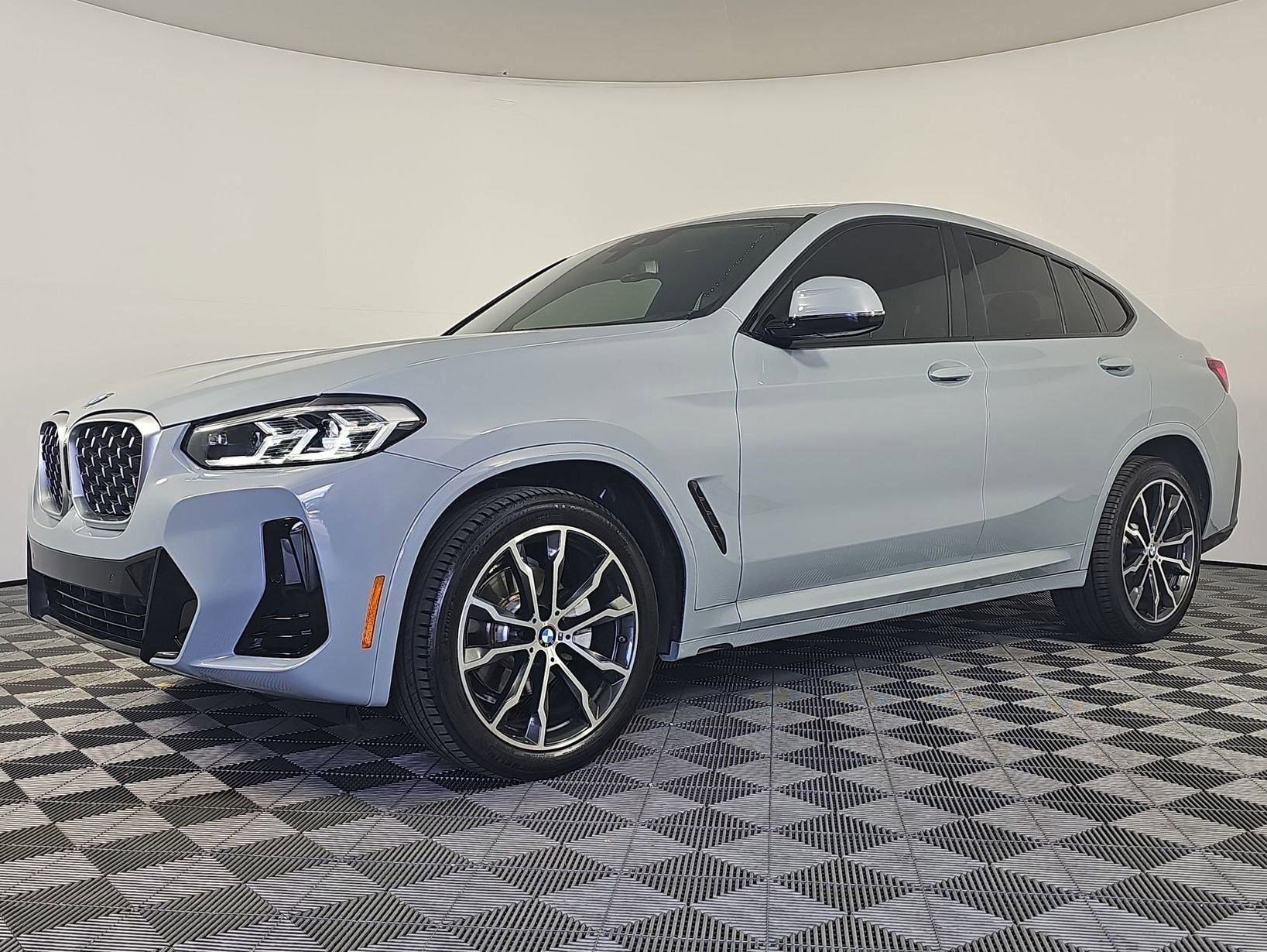 Used 2022 BMW X4 xDrive30i w/ M Sport Package 2