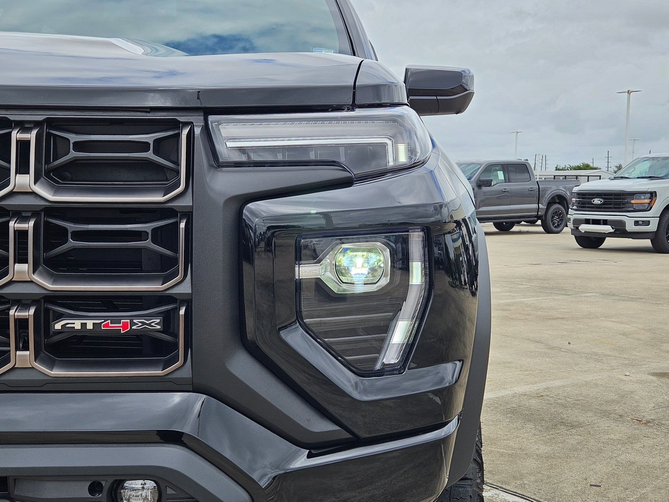 Used 2025 GMC Canyon AT4 w/ AT4X Package image 10