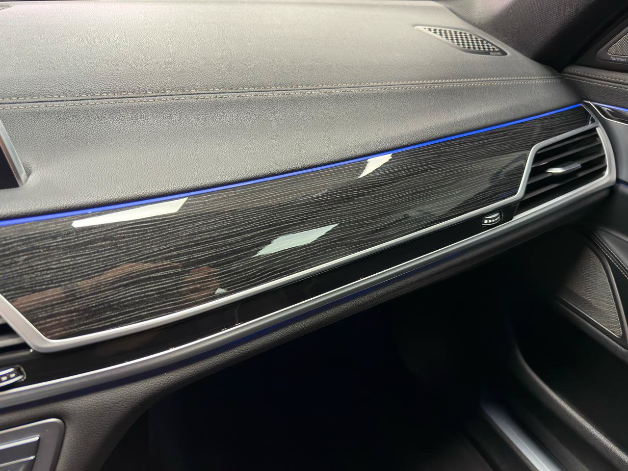 Used 2019 BMW 750i xDrive w/ M Sport Package AWD/4WD image 25
