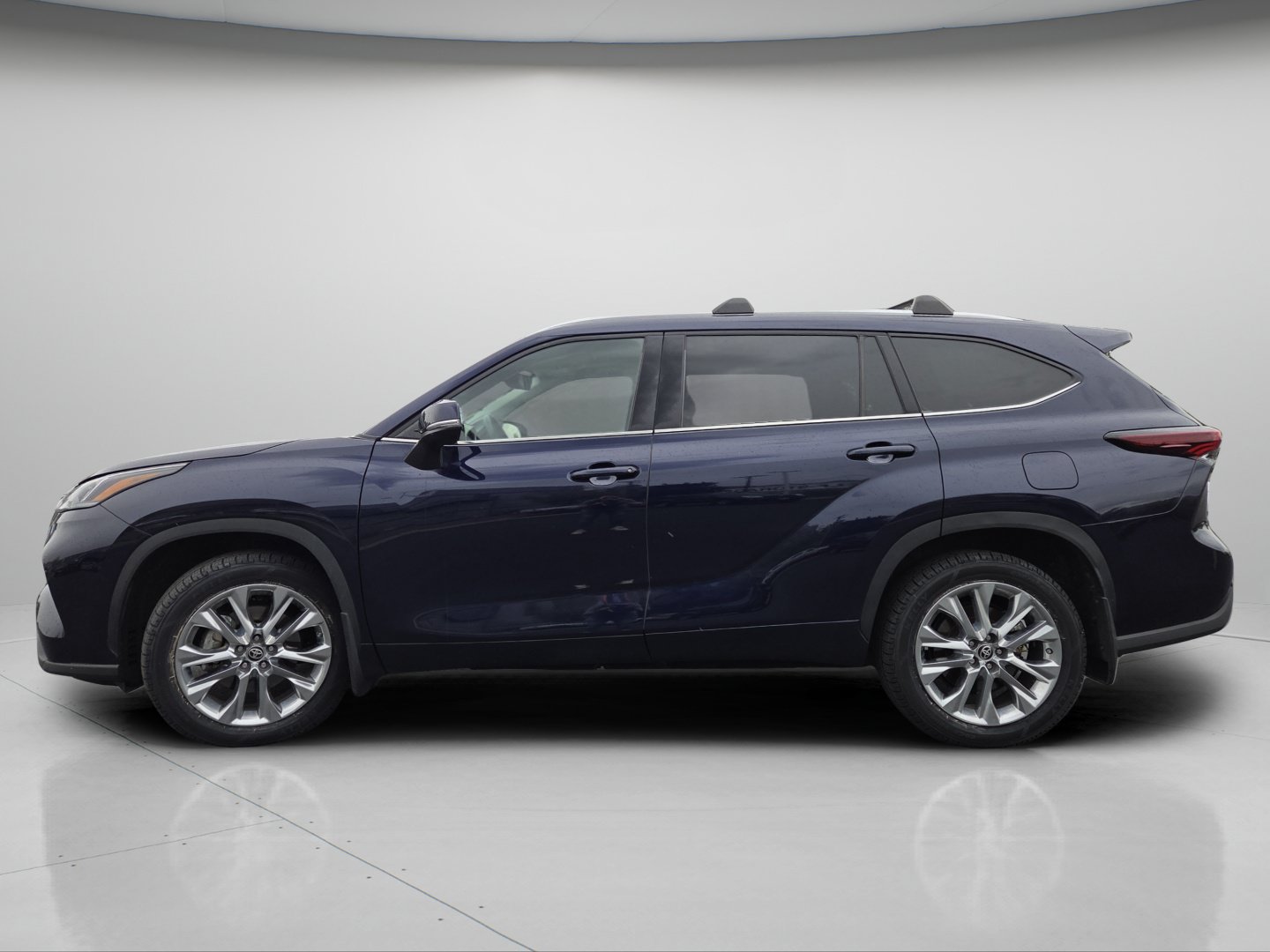 Used 2024 Toyota Highlander Limited AWD/4WD image 25