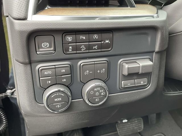 New 2026 Chevrolet Suburban High Country image 19