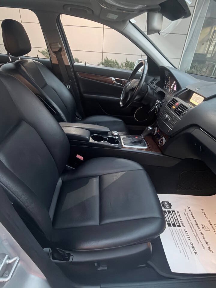 Used 2011 Mercedes-Benz C 300 4MATIC Sedan image 8