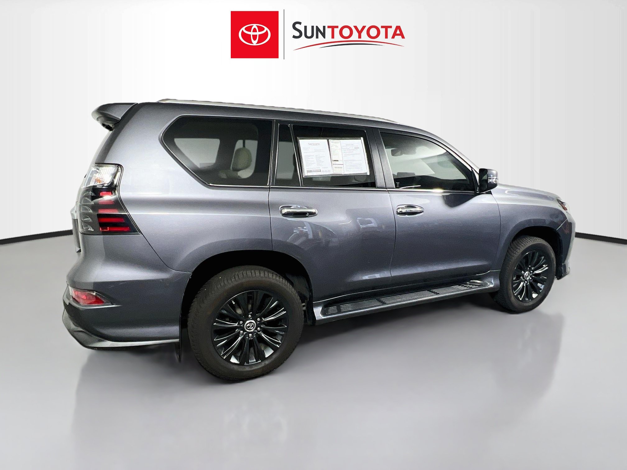 Used 2023 Lexus GX 460 Premium w/ Accessory Package AWD/4WD image 4