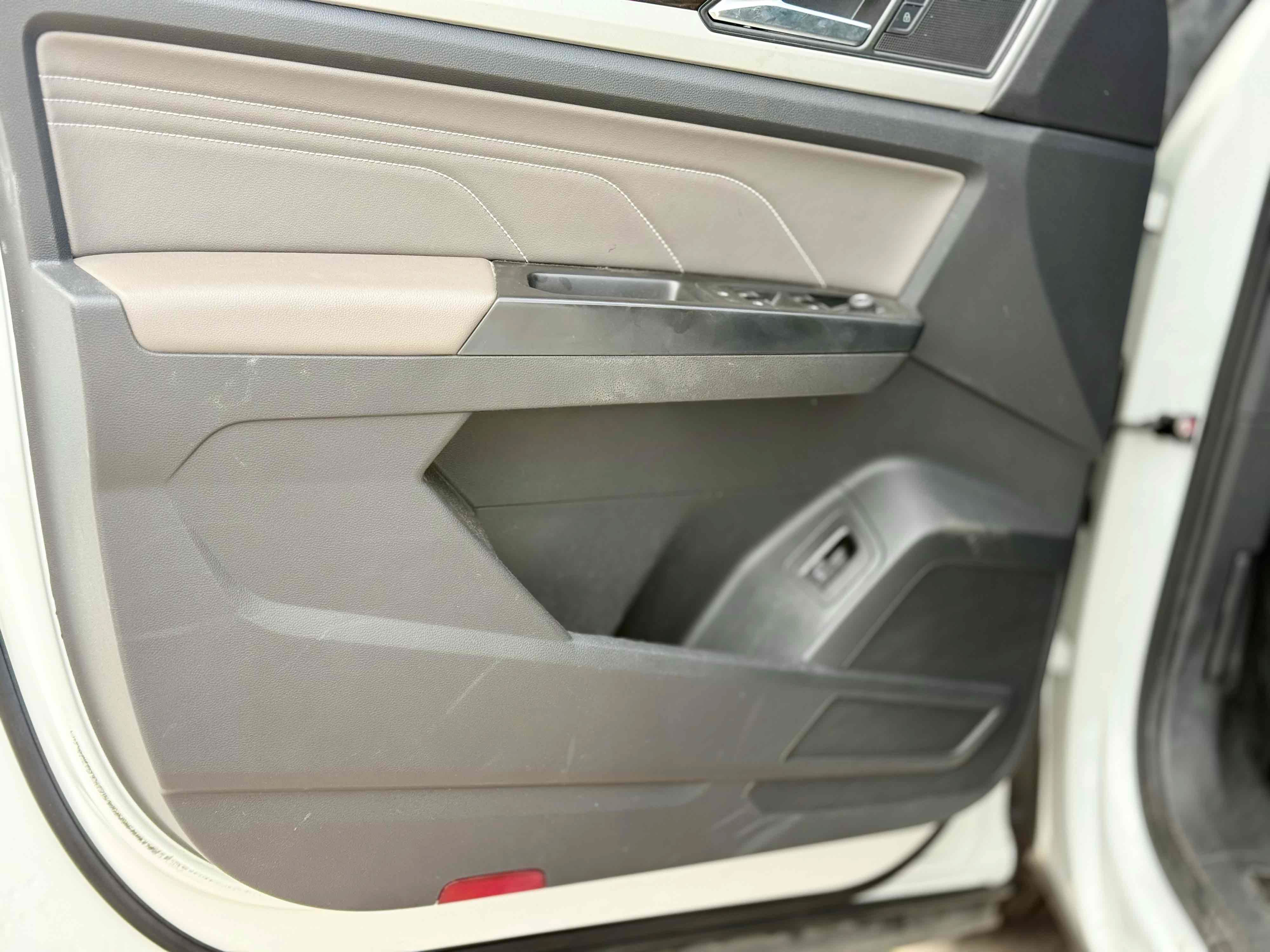 Used 2021 Volkswagen Atlas SE w/ Panoramic Sunroof Package FWD image 32