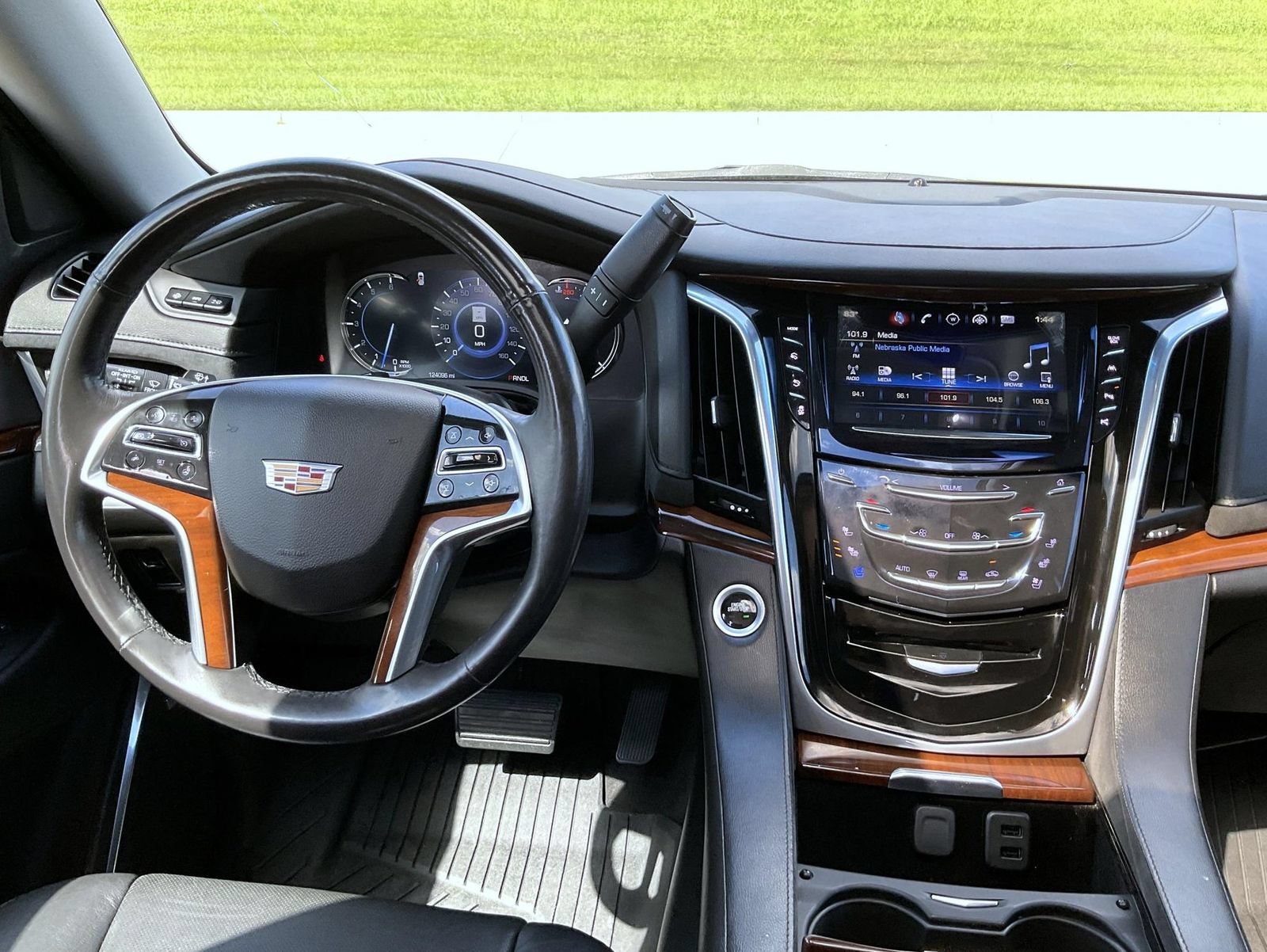 Used 2019 Cadillac Escalade Premium Luxury AWD/4WD image 14