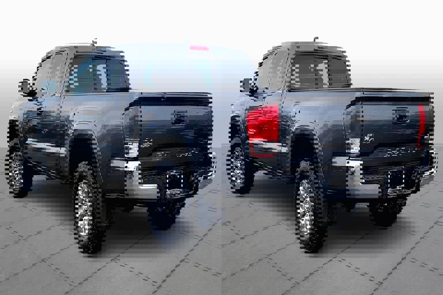 Used 2016 Toyota Tacoma SR5 w/ SR5 Appearance Package (SN) image 12