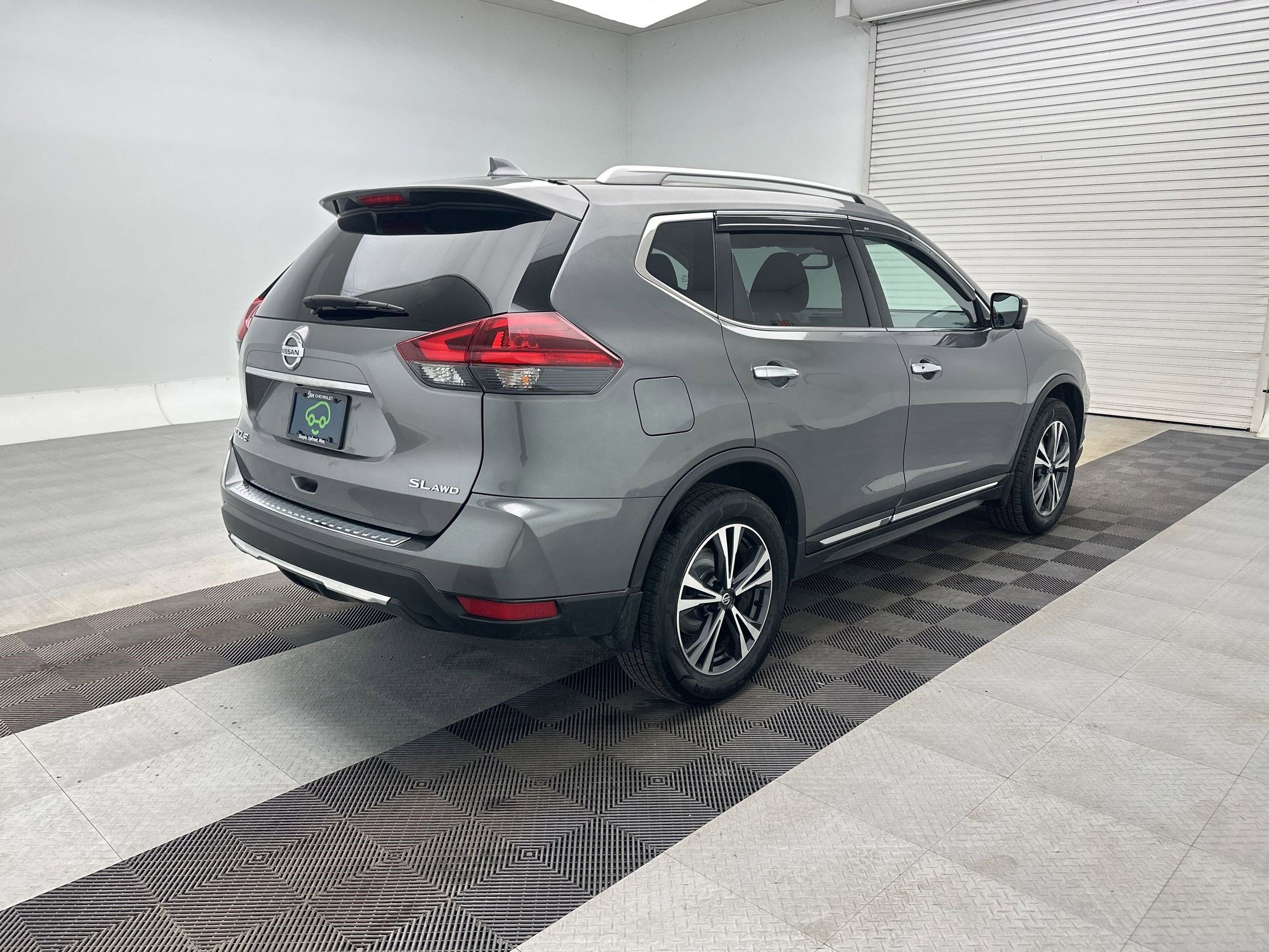 Used 2018 Nissan Rogue SL w/ Premium Package image 9