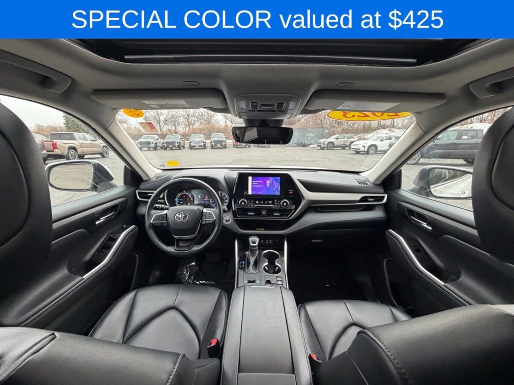 Used 2023 Toyota Highlander XLE image 4