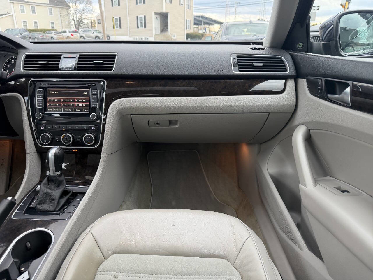 Used 2015 Volkswagen Passat TDI SEL Premium image 26