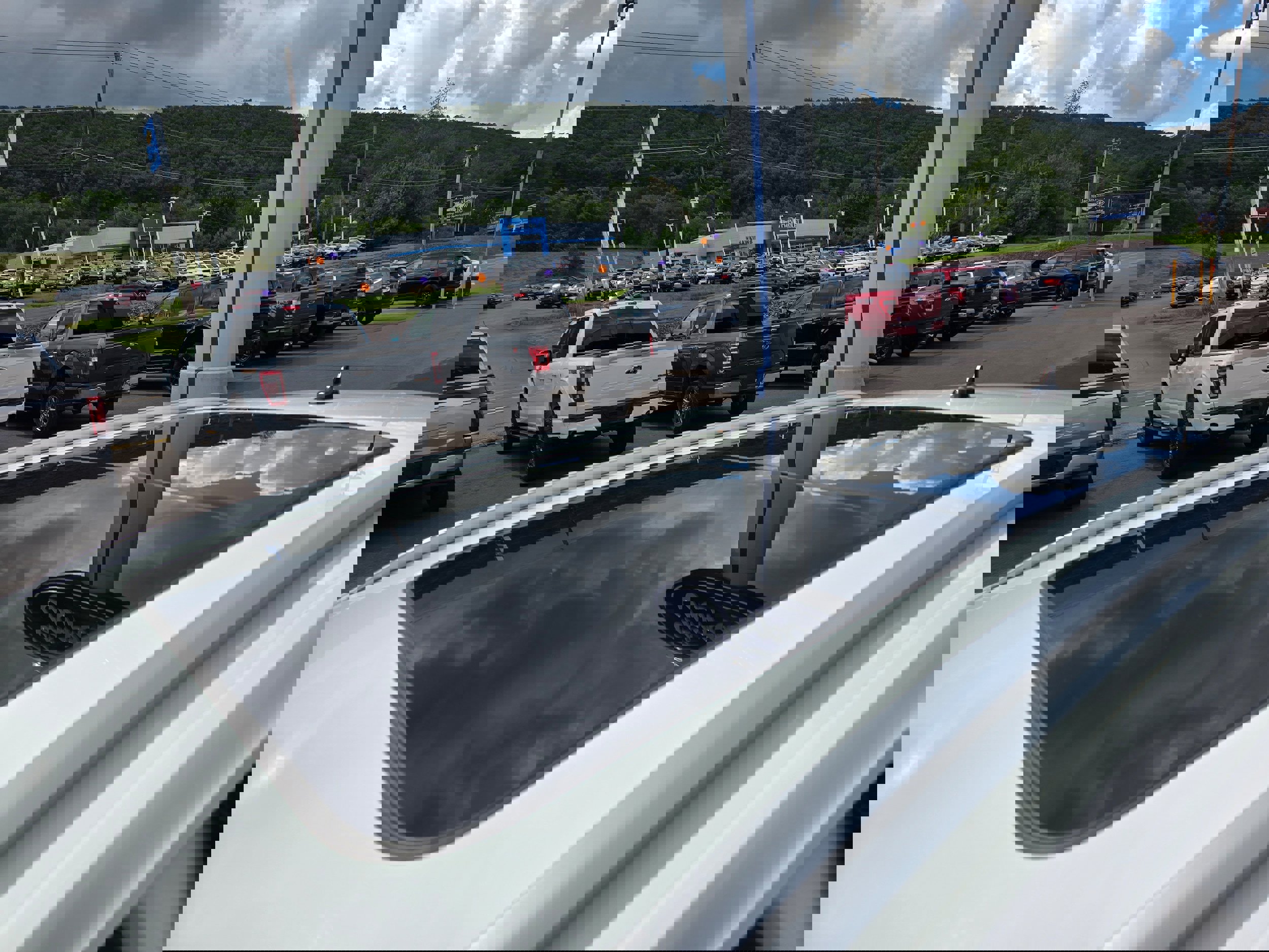 Certified 2022 Volkswagen Atlas Cross Sport SE image 15