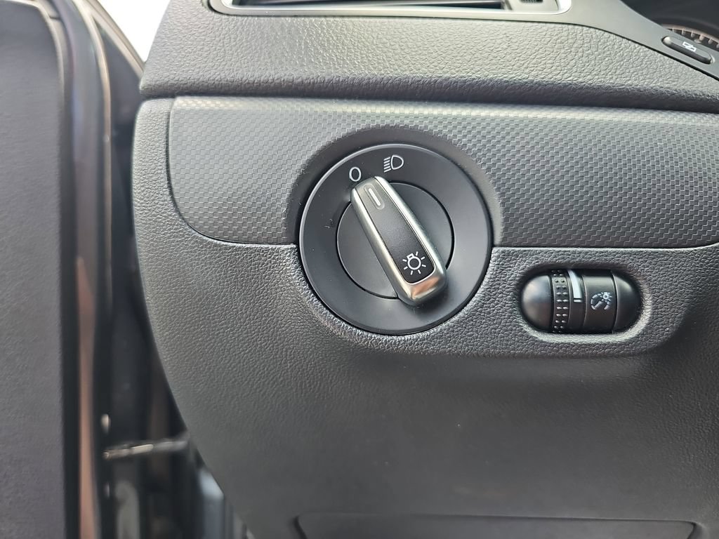 Used 2011 Volkswagen Jetta SE FWD image 31