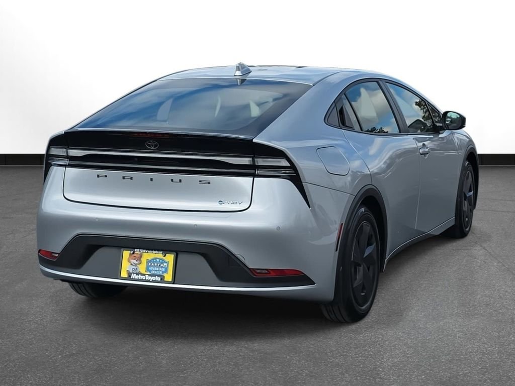 Used 2025 Toyota Prius Plug-In Hybrid image 5