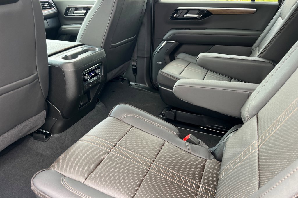 New 2026 Chevrolet Suburban High Country image 9