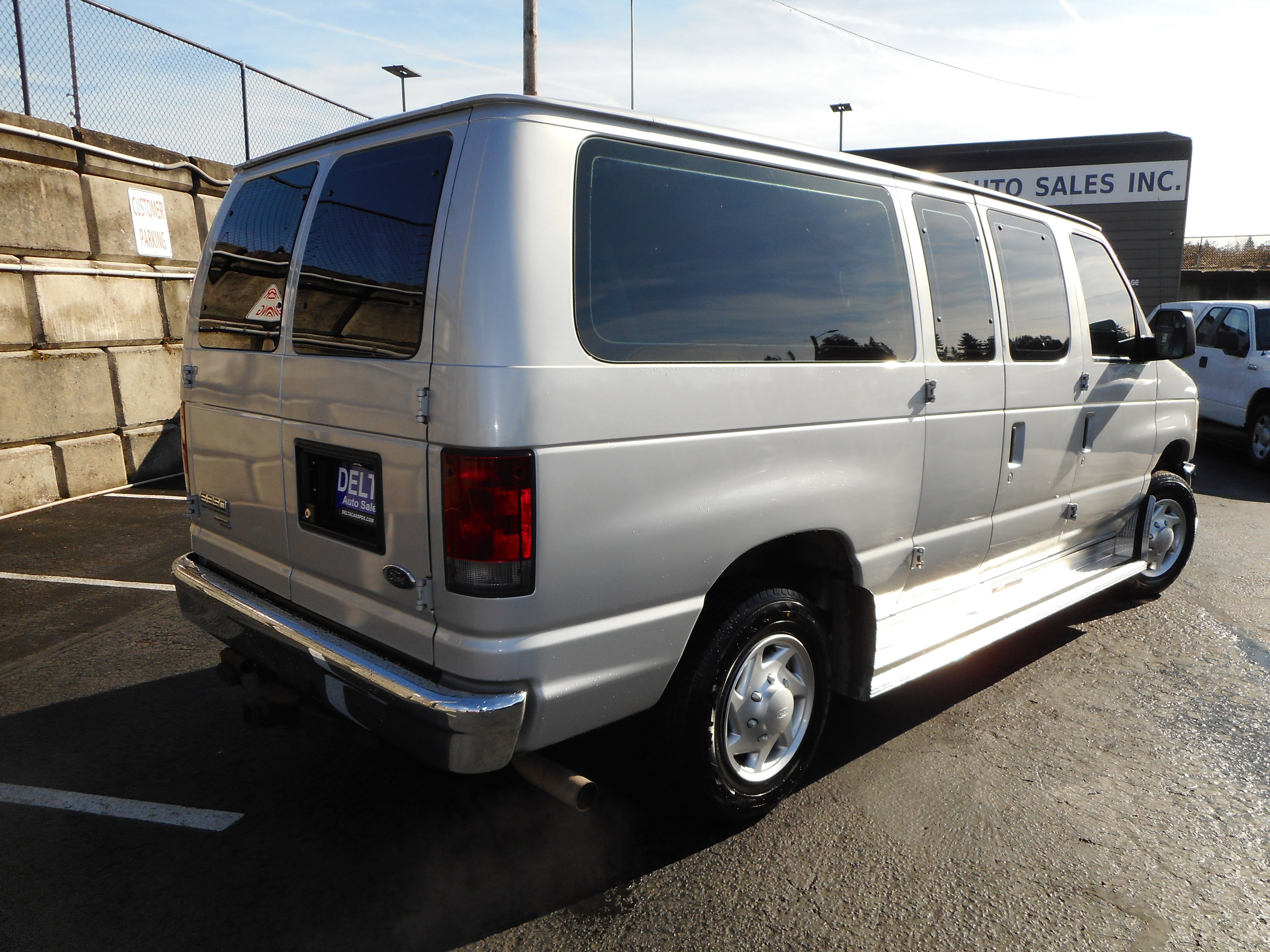 Used 2012 Ford E-350 and Econoline 350 XL w/ PWR Windows & Locks Group image 9