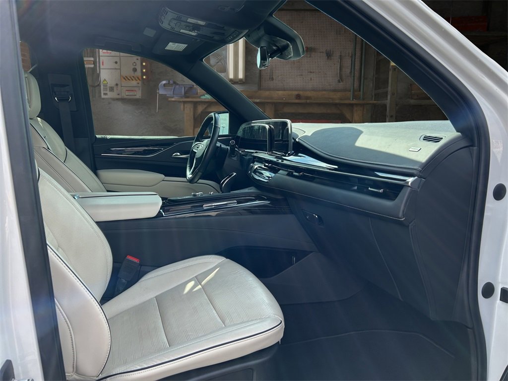 Certified 2021 Cadillac Escalade Sport w/ Driver Assist Tech Package image 15