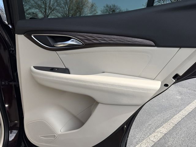 Used 2022 Buick Envision Avenir w/ Technology Package II image 32