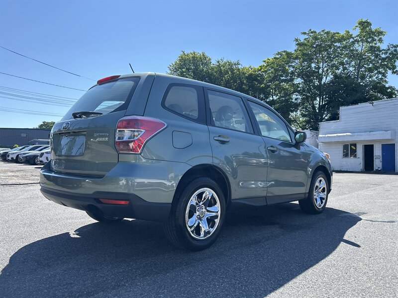 Used 2015 Subaru Forester 2.5i AWD/4WD image 4