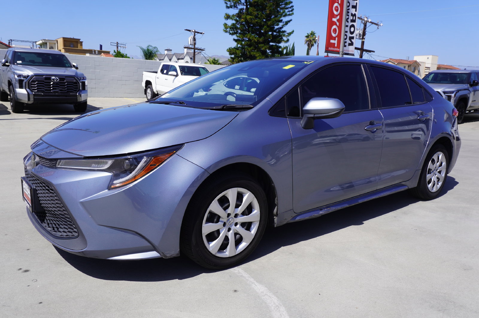 Used 2020 Toyota Corolla LE w/ Carpet Mat Package (TMS) FWD image 3