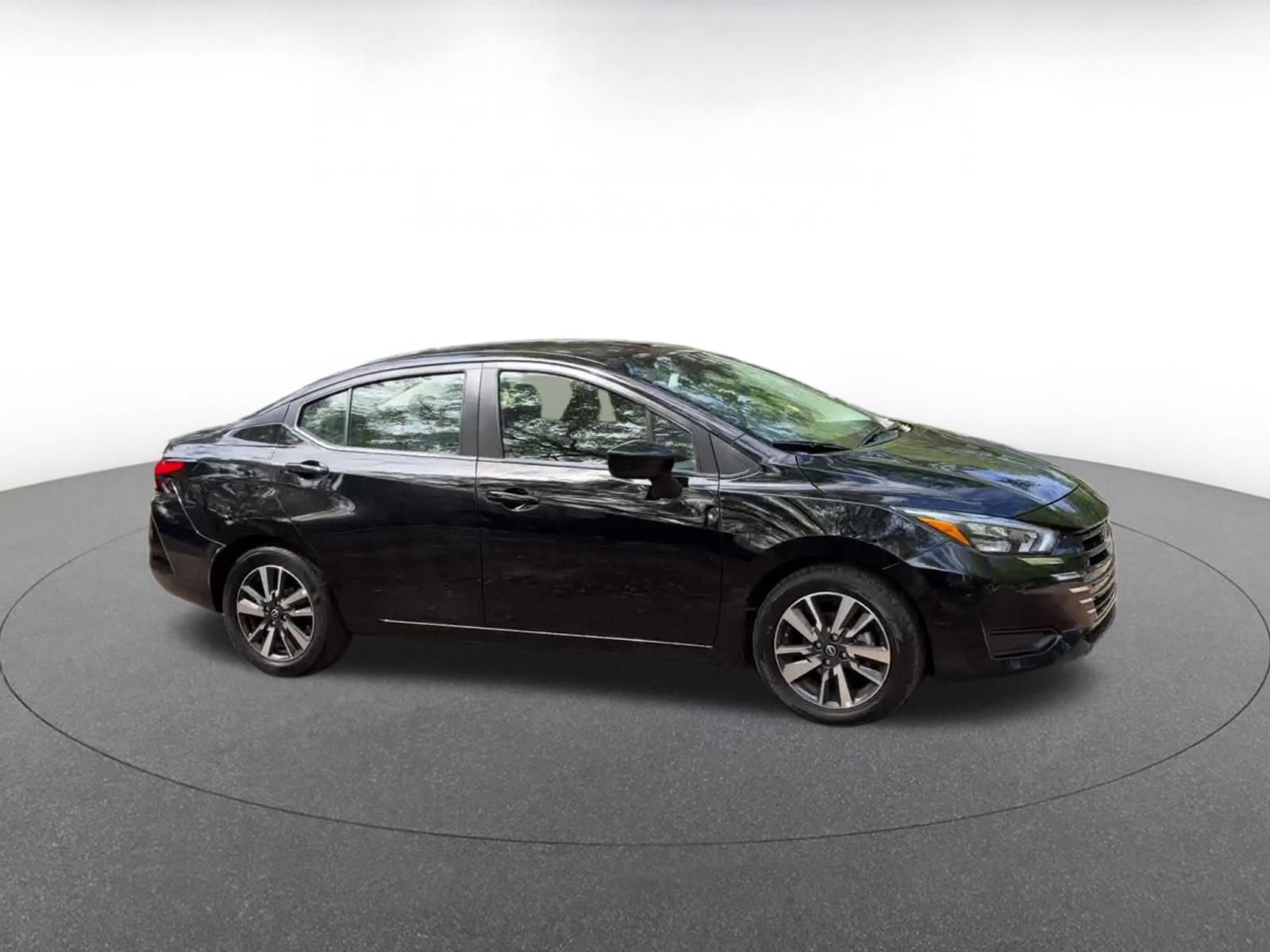 Used 2025 Nissan Versa SV FWD image 2