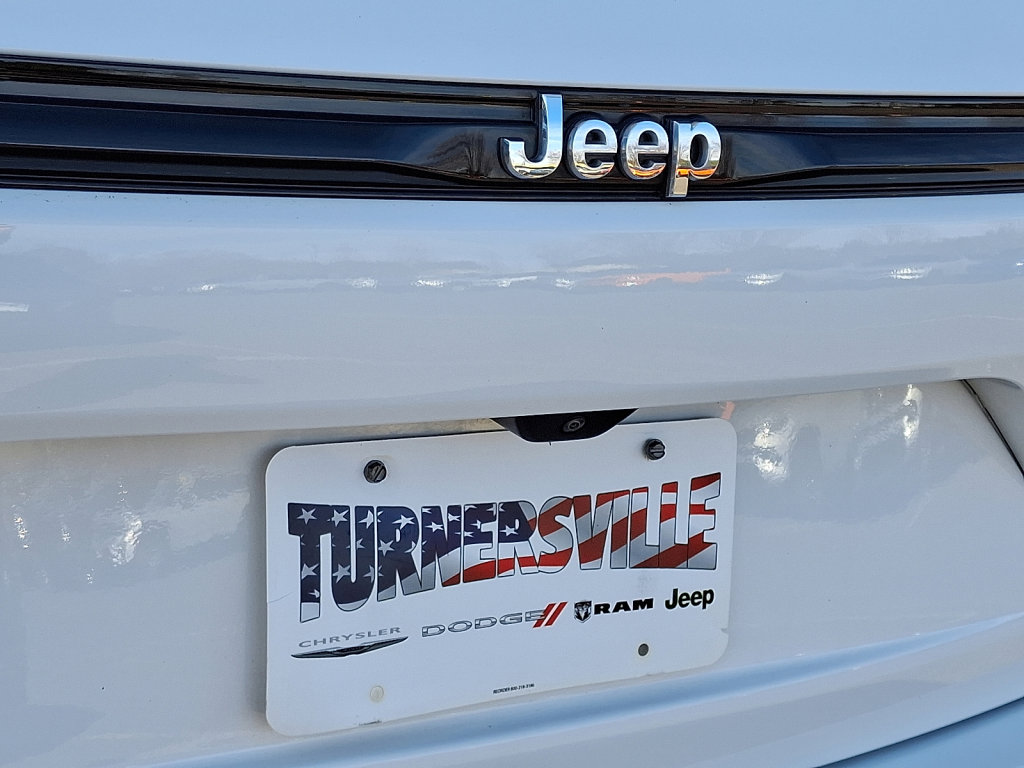 Certified 2023 Jeep Grand Cherokee Laredo image 17