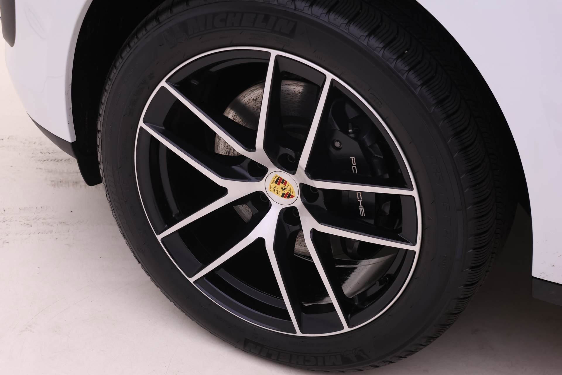 Used 2025 Porsche Macan image 20