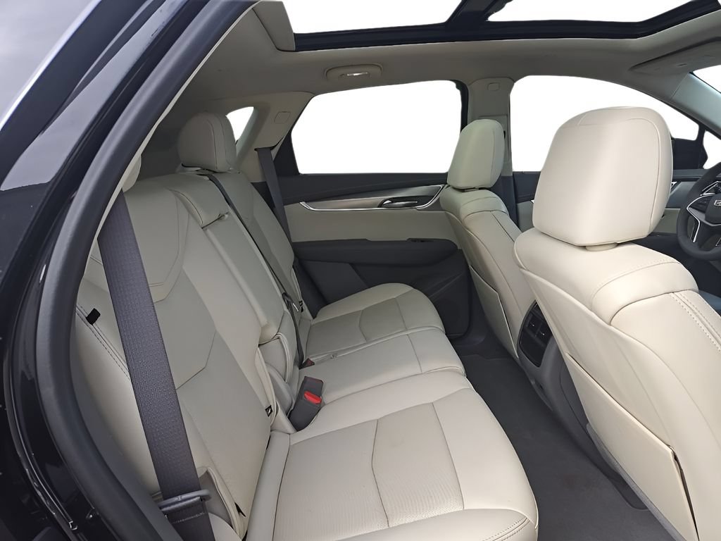Used 2022 Cadillac XT5 Premium Luxury w/ Technology Package AWD/4WD image 27