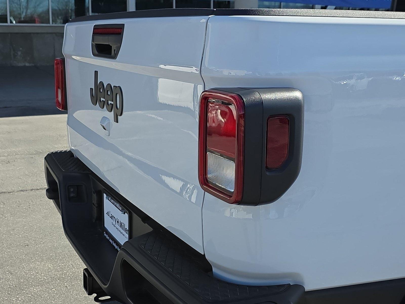 New 2026 Jeep Gladiator Sport AWD/4WD image 10