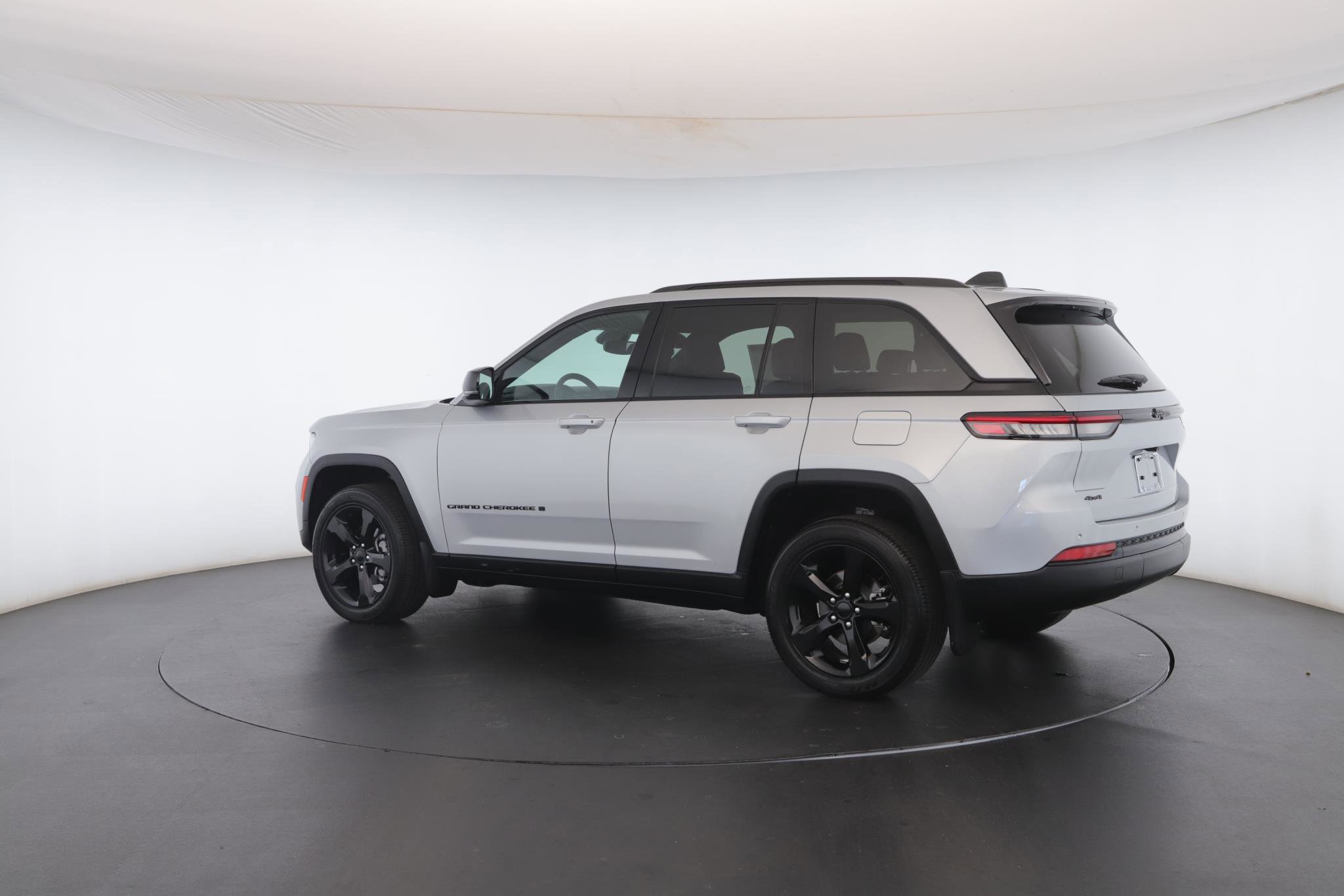 Used 2024 Jeep Grand Cherokee Altitude image 23