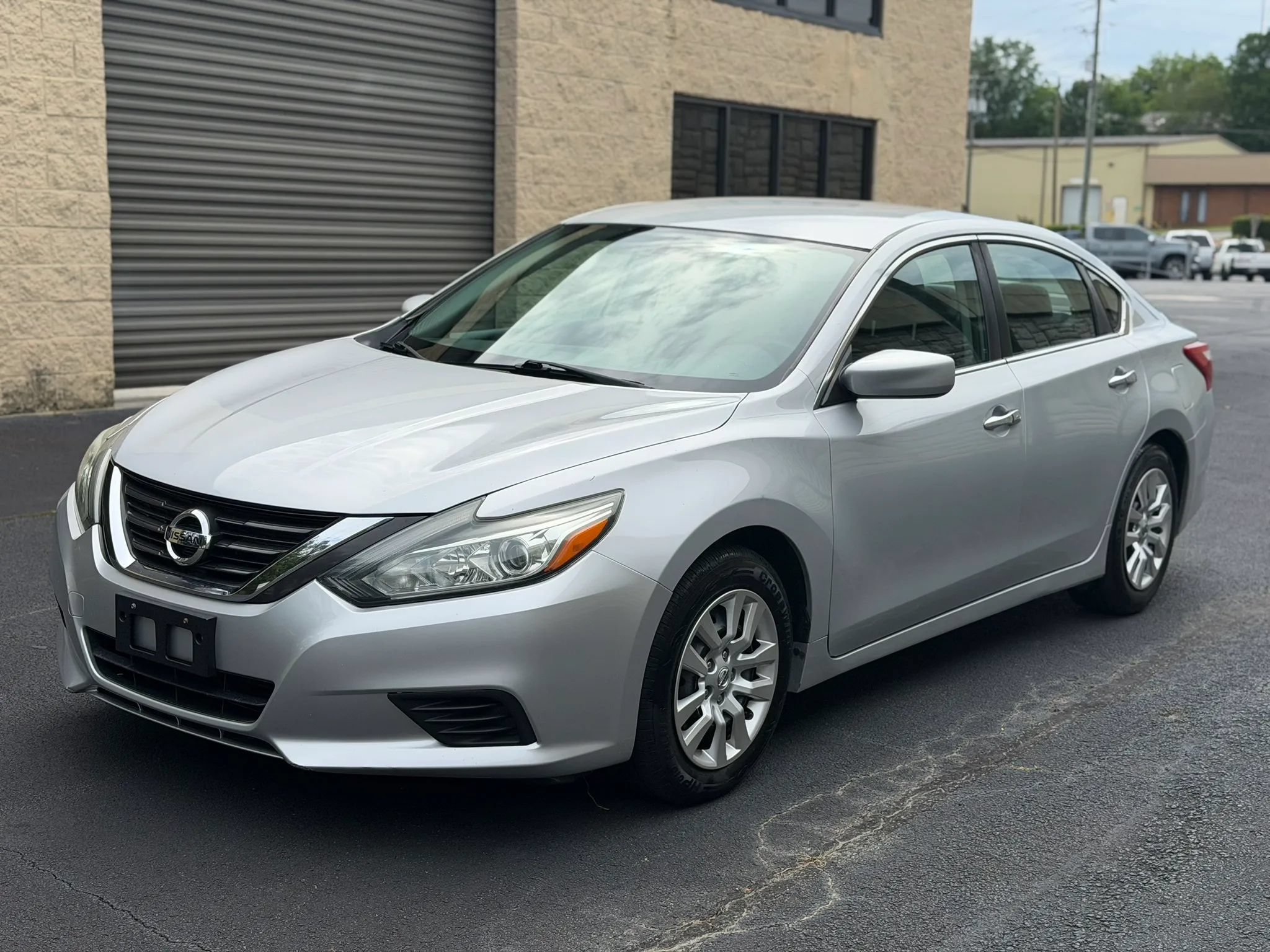 Used 2016 Nissan Altima 2.5 S w/ Power Driver Seat Package FWD image 2