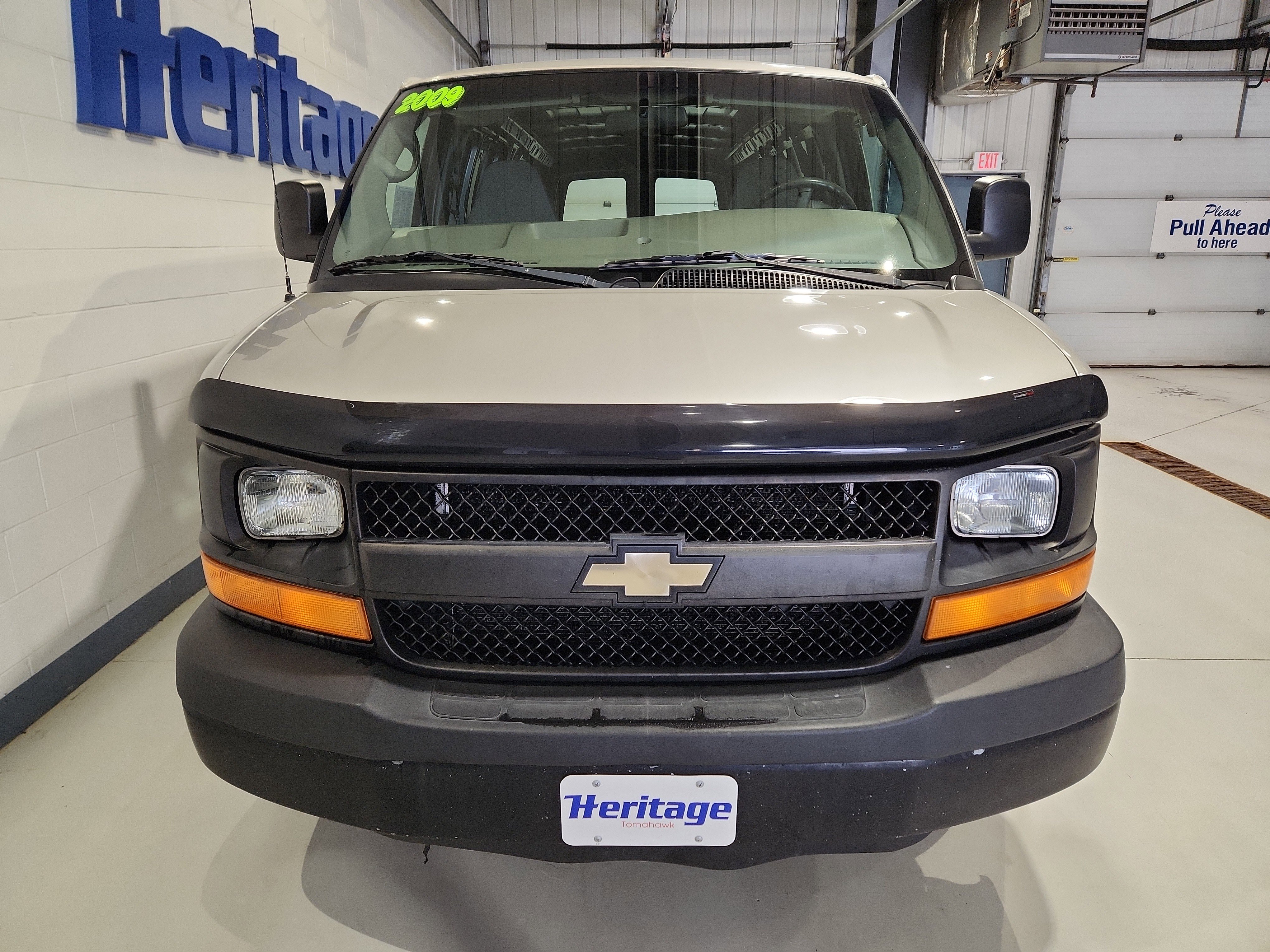 Used 2009 Chevrolet Express 2500 Extended image 3