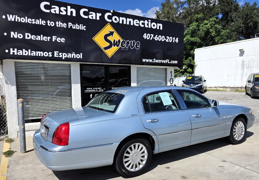 Used 2005 Lincoln Town Car Signature RWD image 7