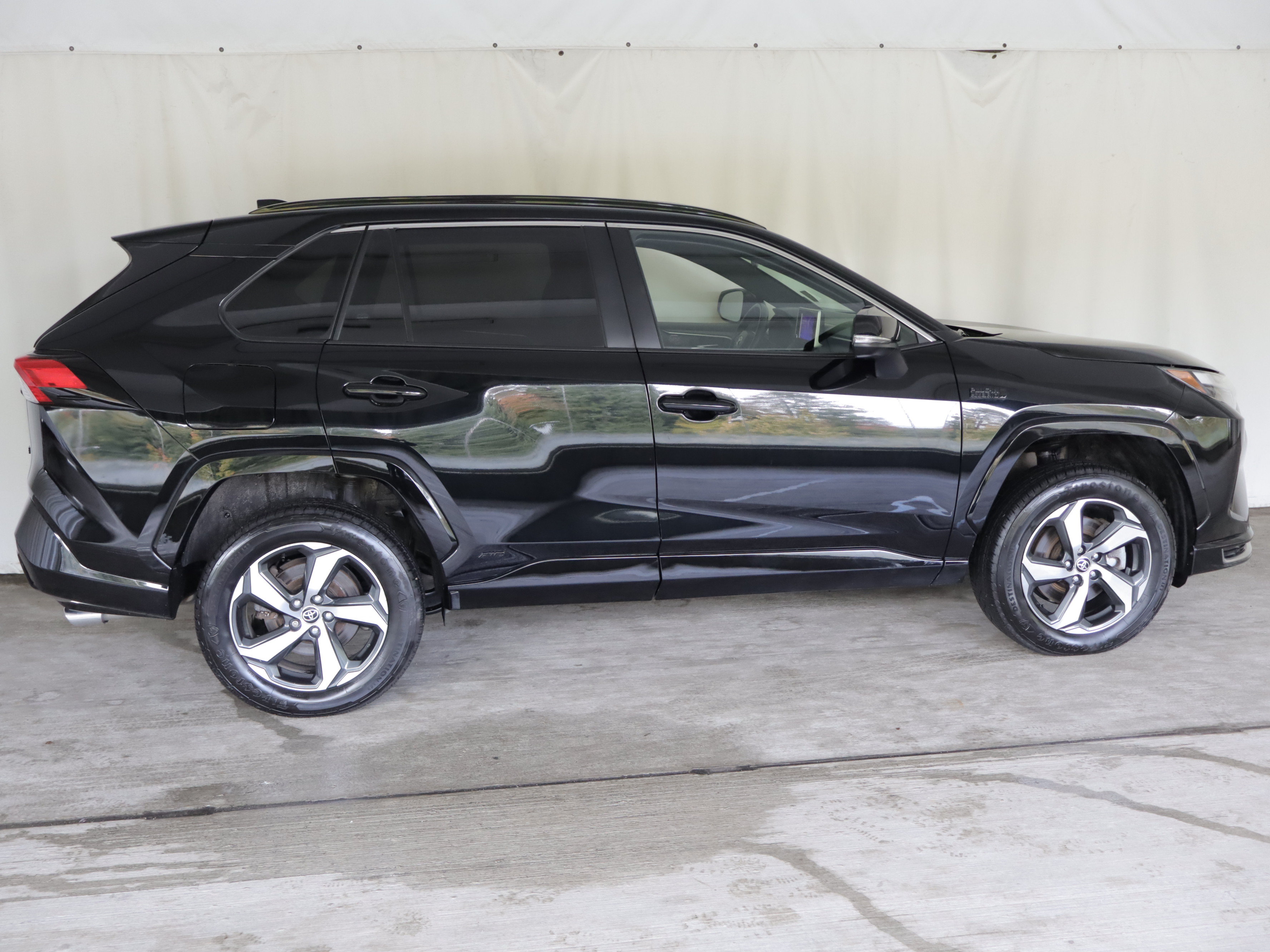 Used 2023 Toyota RAV4 SE w/ Weather & Moonroof Package AWD/4WD image 6