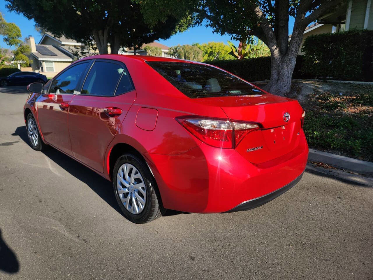 Used 2018 Toyota Corolla LE image 24