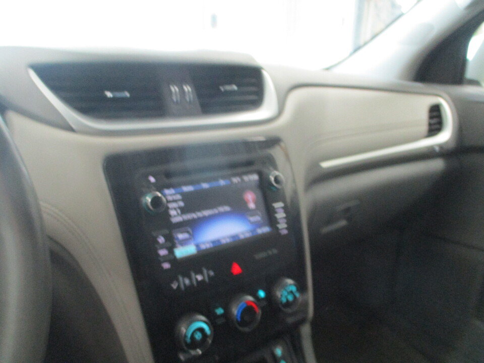 Used 2015 Chevrolet Traverse LT w/ Style and Technology Package FWD image 41