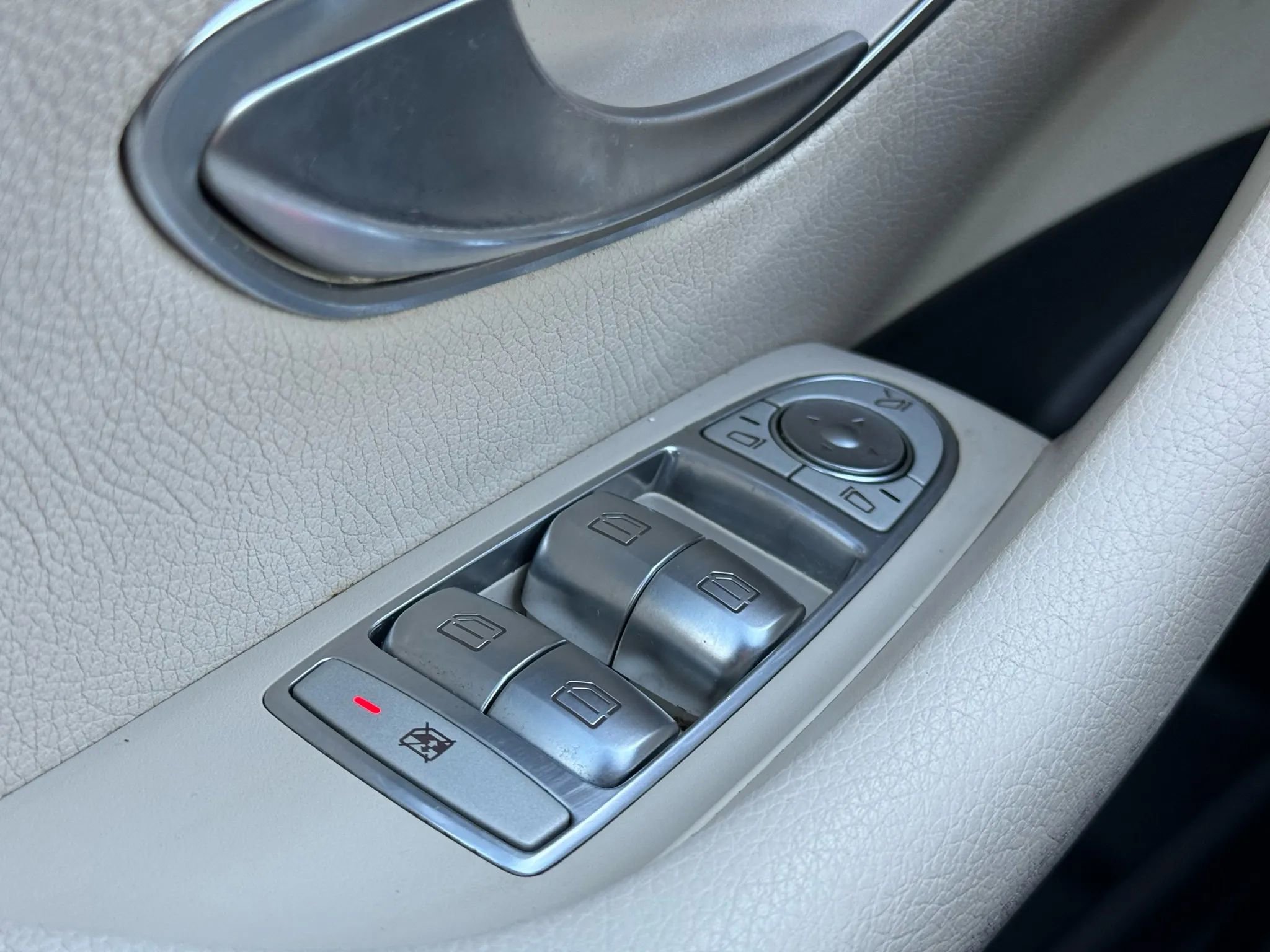 Used 2018 Mercedes-Benz E 300 4MATIC image 45