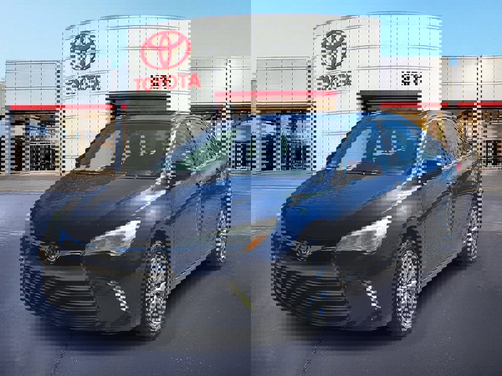 Used 2015 Toyota Camry XLE w/ Advanced Technology Package image 1