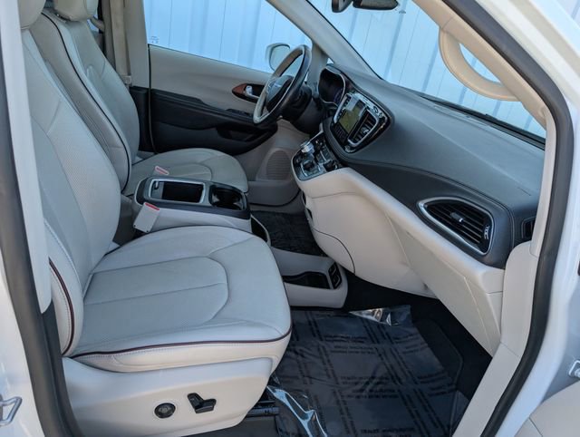 Used 2019 Chrysler Pacifica Limited FWD image 28
