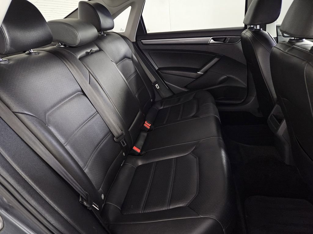Used 2017 Volkswagen Passat 1.8T R-Line FWD image 26