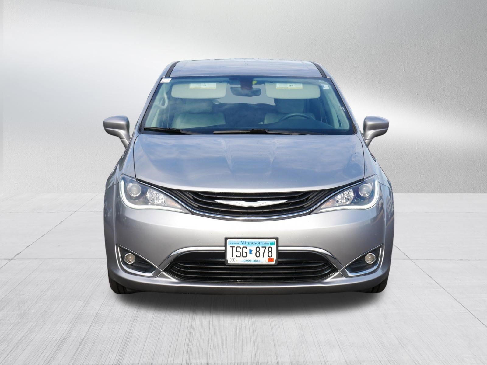 Used 2018 Chrysler Pacifica Touring Plus FWD image 2