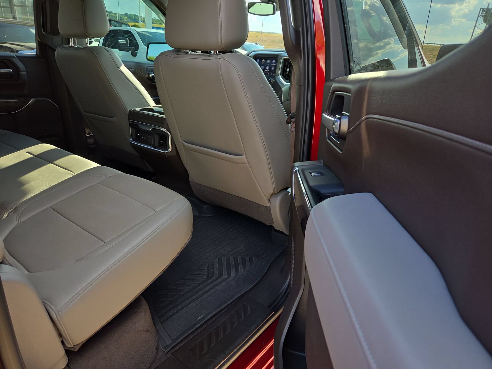 Used 2022 Chevrolet Silverado 1500 LTZ w/ LTZ Premium Package AWD/4WD image 28